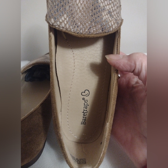 Baretraps Flat Faux Suede Shoes Reptile Print Size 7.5 EUC - Picture 4 of 7
